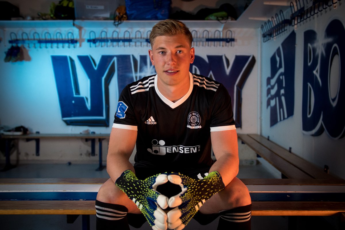 LyngbyBoldklub's tweet photo. FØRSTE ORD FRA DEN NYE MAND! 💙

Frederik Ibsen blev tidligere i dag offentliggjort som ny målmand i Kongens By! Han glæder sig som et lille barn til at møde jer Lyngby-fans, og du kan her læse de første ord fra den nye mand på vores hjemmeside 💙

#SammenforLyngby https://t.co/SE4xc9tou7