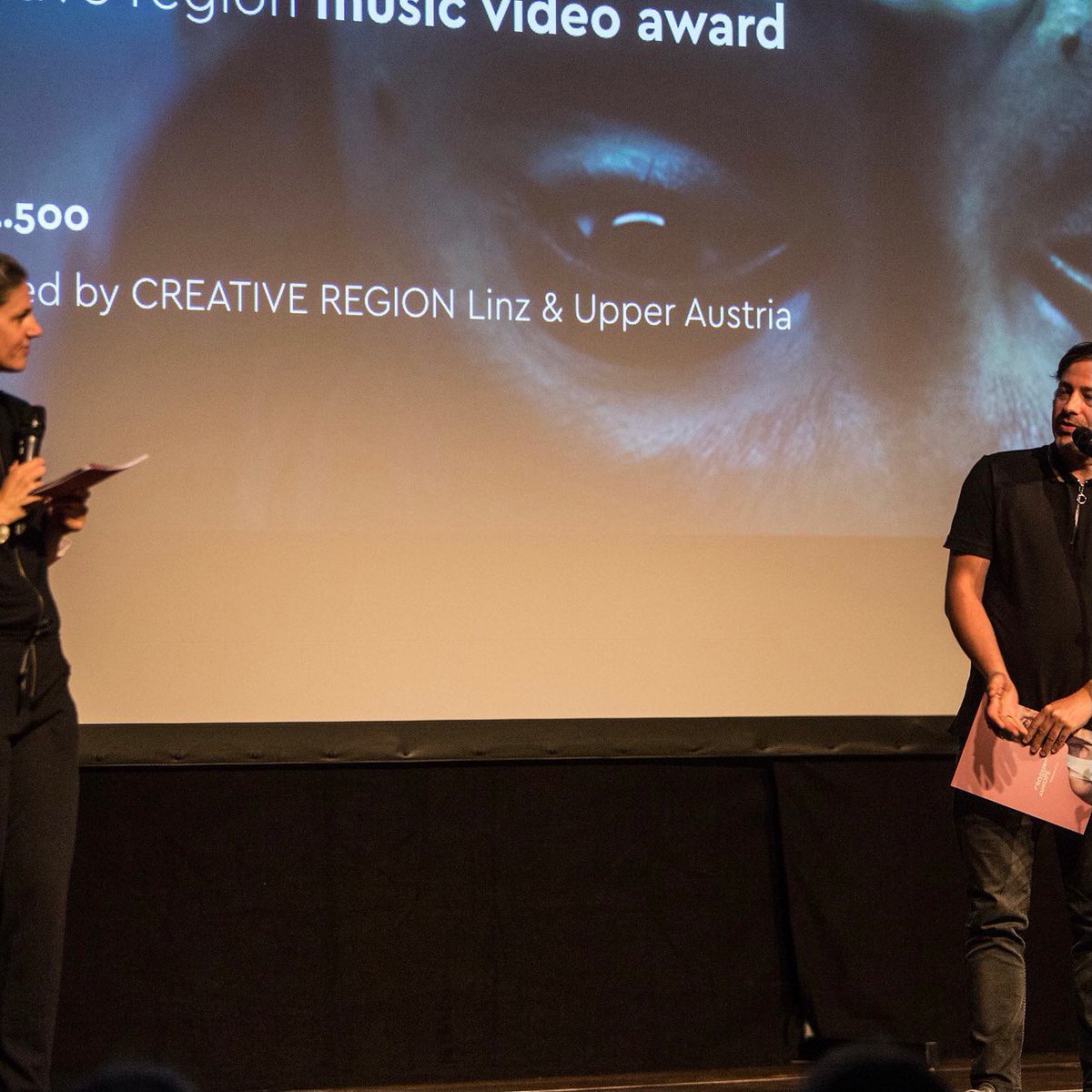 CreativeRegion's tweet photo. Beim @crossingeurope haben wir im Rahmen der Wettbewerbssektion LOCAL ARTISTS am SA den von uns gestifteten Music Video Award übergeben. Der Preis geht an Mark Gersthofer für das Video zum Song IMMIGRANT von Dacid Go8lin (@rapqueen01) - Gratulation! Pics by @subtextat #XE21 https://t.co/NthkL306lV