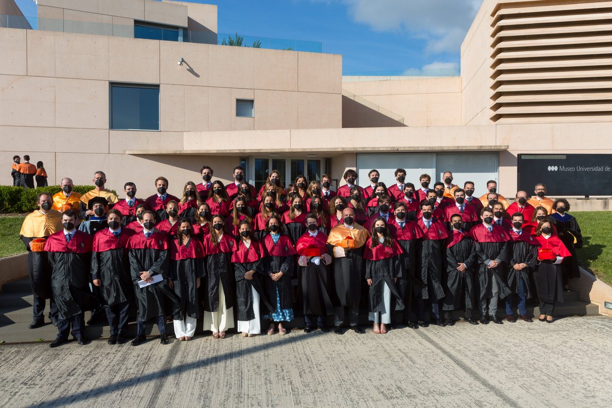 EconomUnav's tweet photo. Y por fin, ¡ya estamos todos! Los alumnos que finalizaron sus estudios el curso pasado pudieron graduarse este fin de semana casi con total normalidad. 

¡Enhorabuena a los graduados y padrinos! https://t.co/sioON4n8v4