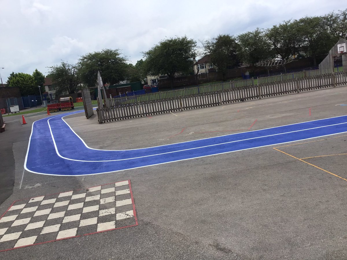 Look what we have! The children are going be buzzing. Daily mile just went Olympic! <a href="/MerseysideSport/">M S P</a> @mosspitslane <a href="/_thedailymile/">The Daily Mile UK</a>