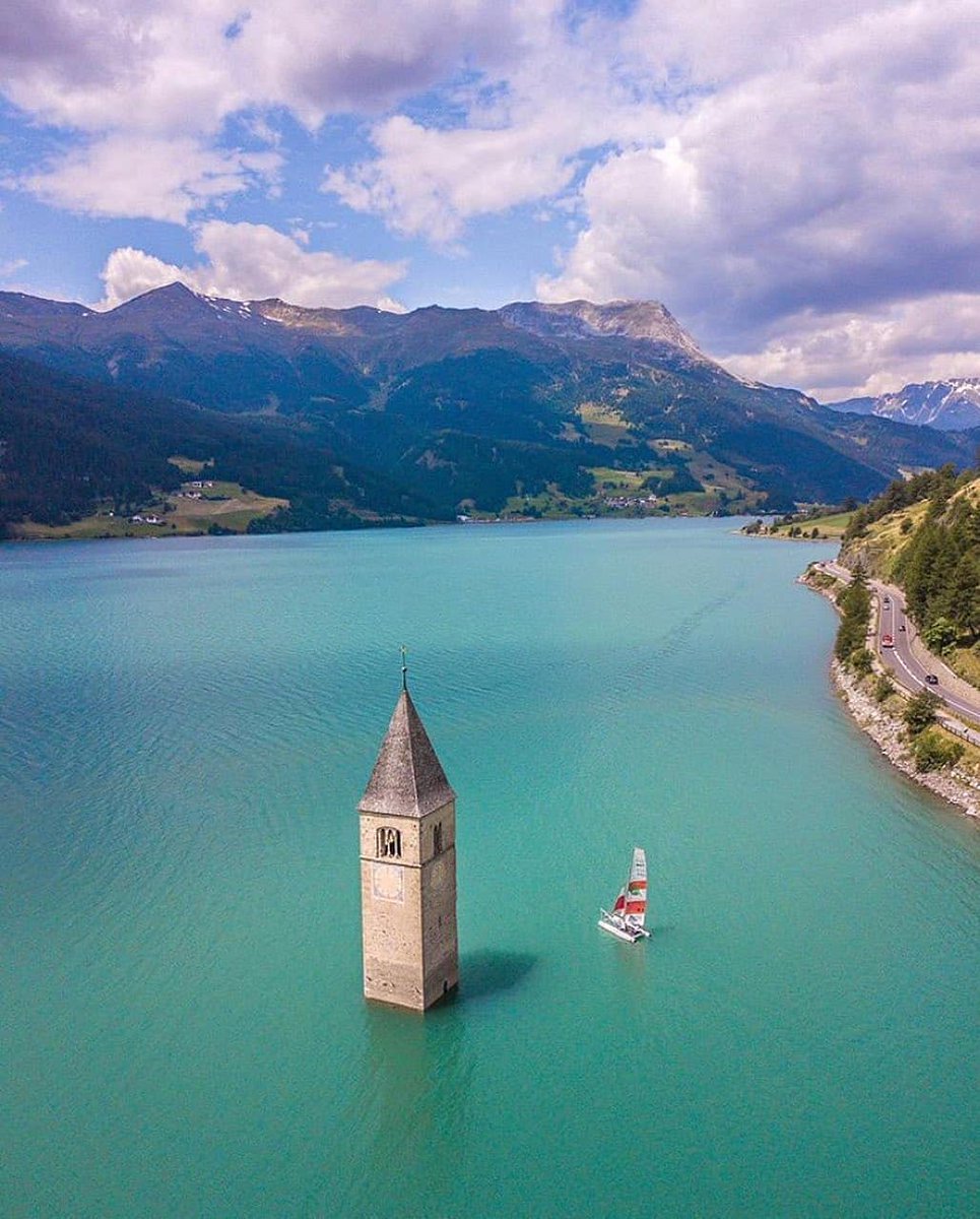 alibabuy's tweet photo. [Insolite] En #Italie les maisons du village de #Curon englouties sous un lac depuis 71 ans refont surface 👉https://t.co/iEZTr8dPLf https://t.co/5r4NqWPE1H