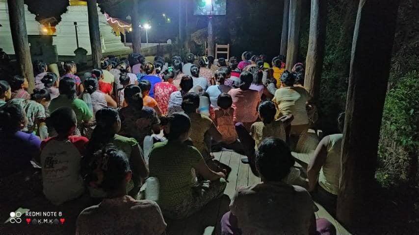Wutyee6's tweet photo. Locals from Let Yet Kone Village, Depayin Tsp, Shwebo staged a candlelight vigil along with a night strike demanding for the immediate fall of military dictatorship. #June7Coup  #WhatsHappeningInMyanmar https://t.co/FGBS8KSXlG