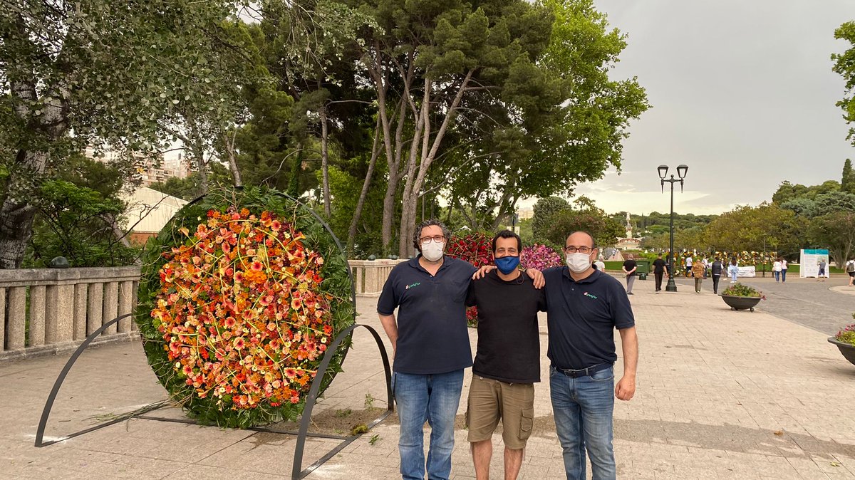 Los maestros floristas de FLOOS #CarlesJFontanillas y #MiguelAngelDelgado han realizado la decoración de la entrada a #zaragozaflorece junto a un equipo de  floristas de Zaragoza y <a href="/AsocEsFloristas/">Asociación Española de Floristas</a>.

Gracias a <a href="/zaragoza_es/">AyuntamientoZaragoza</a> a todo el equipo organizativo y a <a href="/Gradyflorsl/">Gradyflor</a>