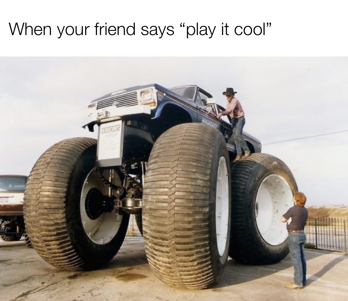 машина бигфут монстр трак. Sbarro monotrace concept. 500 машина белый старая. машина с огромными колесами. спортивный автомобиль без колеса.