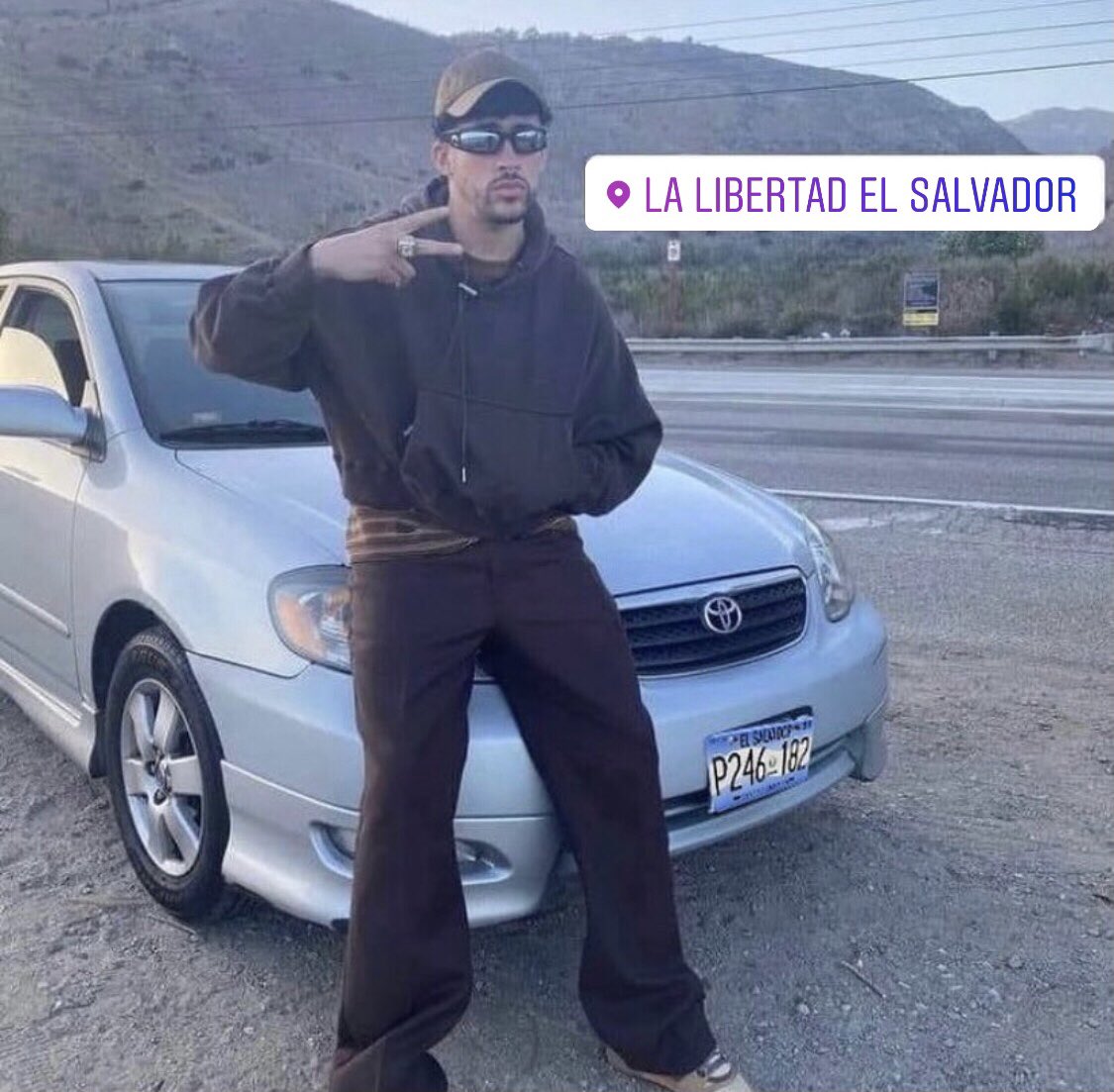 SalvadoranPride's tweet photo. El Bad Bunny spotted on his way to El Tunco. 🇸🇻 https://t.co/Q69QBpTQvk