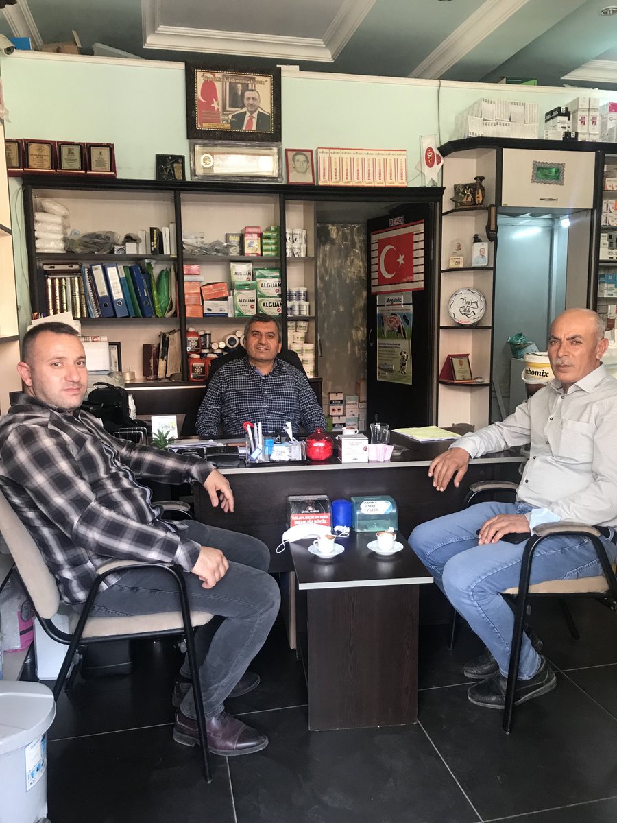 halil_ertugrull's tweet photo. Önceki dönem İlçe Başkanlarımızdan Ümit Çelik Abimizi işyerinde ziyaret ederek akşam kahvesi eşliğinde istişarelerde bulunduk. https://t.co/FxRXYrKKtG