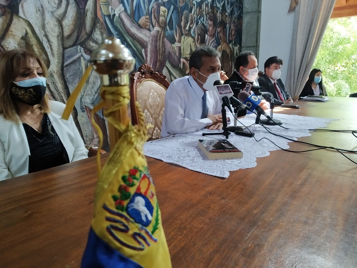 GoberMerida's tweet photo. #Jun07 A través de la Dirección Estadal de @PC_MERIDA, se reactivaran los puntos de control en las entradas del estado, y con la  Dirección de Epidemiologia, se harán los cercos en cada municipio afectado, anunció el gobernador @RamonGuevaraMRD https://t.co/RZIWwF9gDm