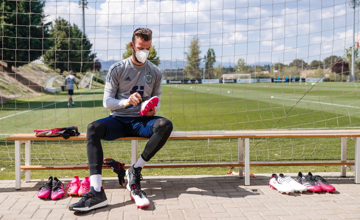 elchiringuitotv's tweet photo. 🇪🇸La SELECCIÓN ESPAÑOLA se entrena por TURNOS y de forma INDIVIDUAL en Las Rozas.

Seguimos en directo en #SportPlus en el TWITCH de @elchiringuitotv 
➡️ https://t.co/D7dqcx1x2q https://t.co/aHwqZR16Nk