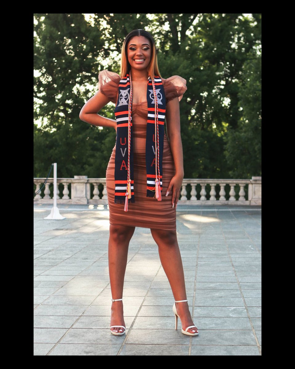 foreverinfrance's tweet photo. This Brown Skin girl is a GRADUATE 👩🏽‍🎓 https://t.co/4pzEtKP3TC