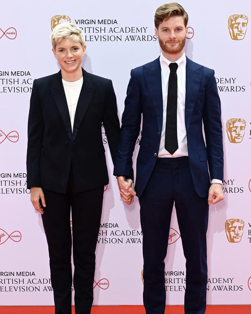 Bafta nominated @TheMaeMartin attending the red carpet wearing bespoke JK navy dinner suit cut with an extended straight front edge. #bafta #joshuakane #bespoke #redcarpet #maemartin