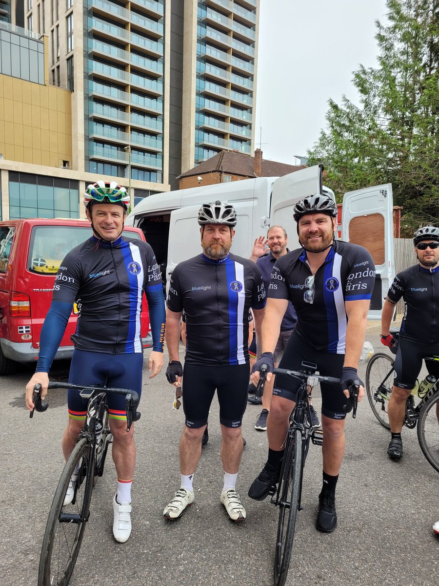 Did a ride today as part of @BluelightCC for <a href="/UK_COPS/">COPS</a> we had amazing support.from <a href="/IamAustinHealey/">Austin Healey</a> and <a href="/AndyGoode10/">Andy Goode</a> and Martin Johnson. 
The team have done an amazing job raising awareness and funds for this worthwhile cause