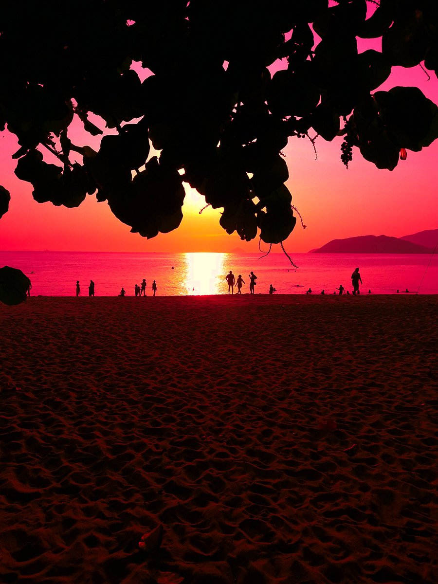 Рассвет в Нячанге. Вьетнам.
🌅
Sunrise in Nha Trang.  Vietnam.
🌄
#nhatrang #sunrise #sunrisenhatrang #vietnam #sunrisesvietnam #nhatrangvietnam #нячанг #нячангвьетнам #рассветнячанг #рассветвьетнам #нячанг❤ 
m.vk.com/wall16364293_91