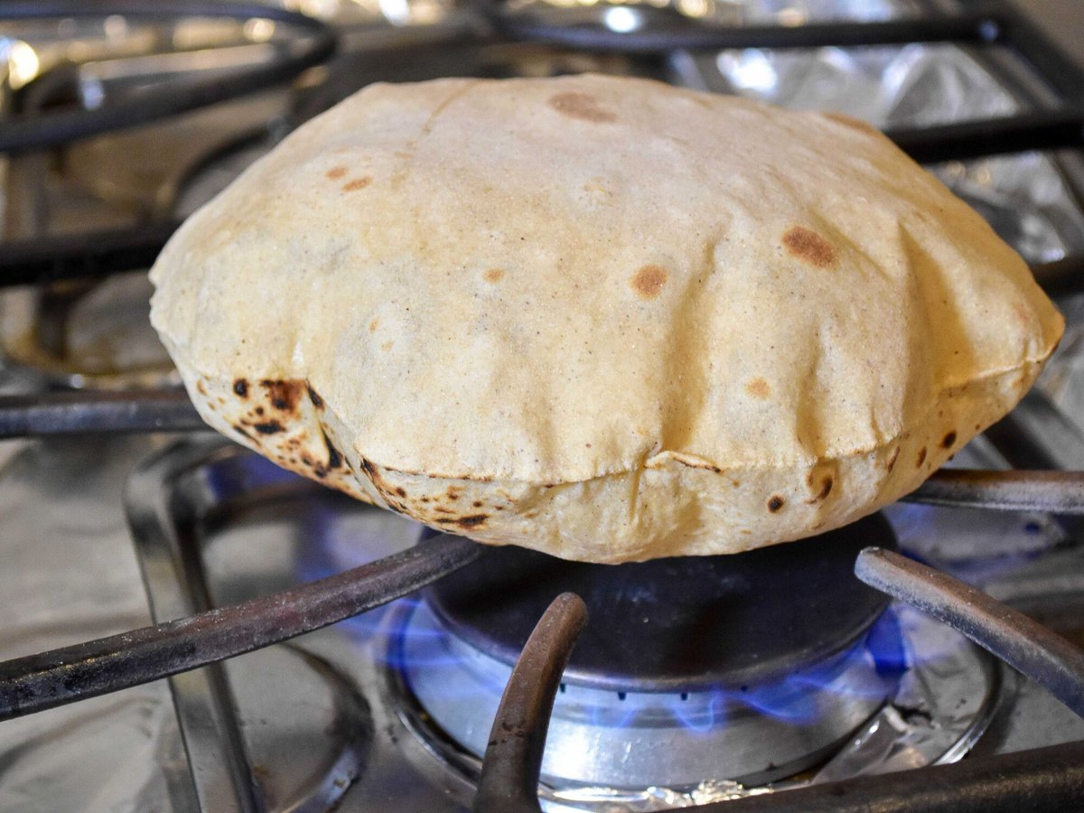 Sourdough phulka/Roti is simple and traditional  Indian flat bread with a touch of sourdough starter and made with just 4 ingredients. buff.ly/3fZdBpD #sourdough #indianflatbread  #phulka #roti