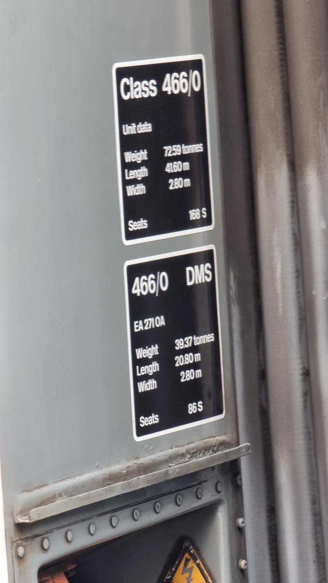 PdannyH's tweet image. When going to work is in itself, an opportunity 😜 #NetworkSouthEast #Class466 #Class465 #Networker #TMRGUK #VariousMultipleUnits