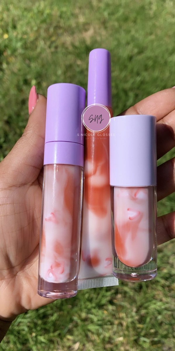 Check out the Amazing Glosses we have that will make your lips pop this Summer.☀️
snicoleglosses.com
.
.
#blackowned #blackownedbusiness #SupportBlackBusiness #lipglossbusiness #lipgloss #Entrepreneurship #beauty #skincare #lipoils #explorepage #explore
