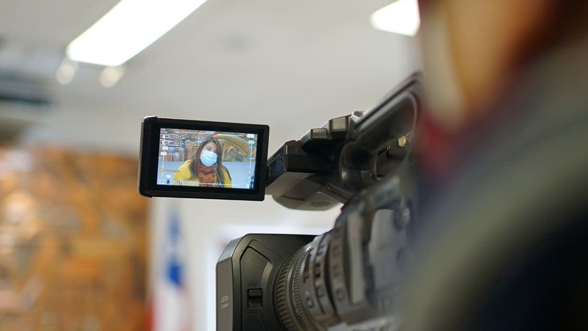 Claudia_Mix's tweet photo. 🎙 Un proyecto de ley que busca llevar la #ParidadDeGénero a los directorios de empresas públicas y a las sociedades en las que participe el Estado, presentamos hoy junto a la @FTCobre, y la diputada @maiteorsini quien amablemente nos invitó a firmar la iniciativa 🙋🏻‍♀️ https://t.co/l2j4HiOgEV