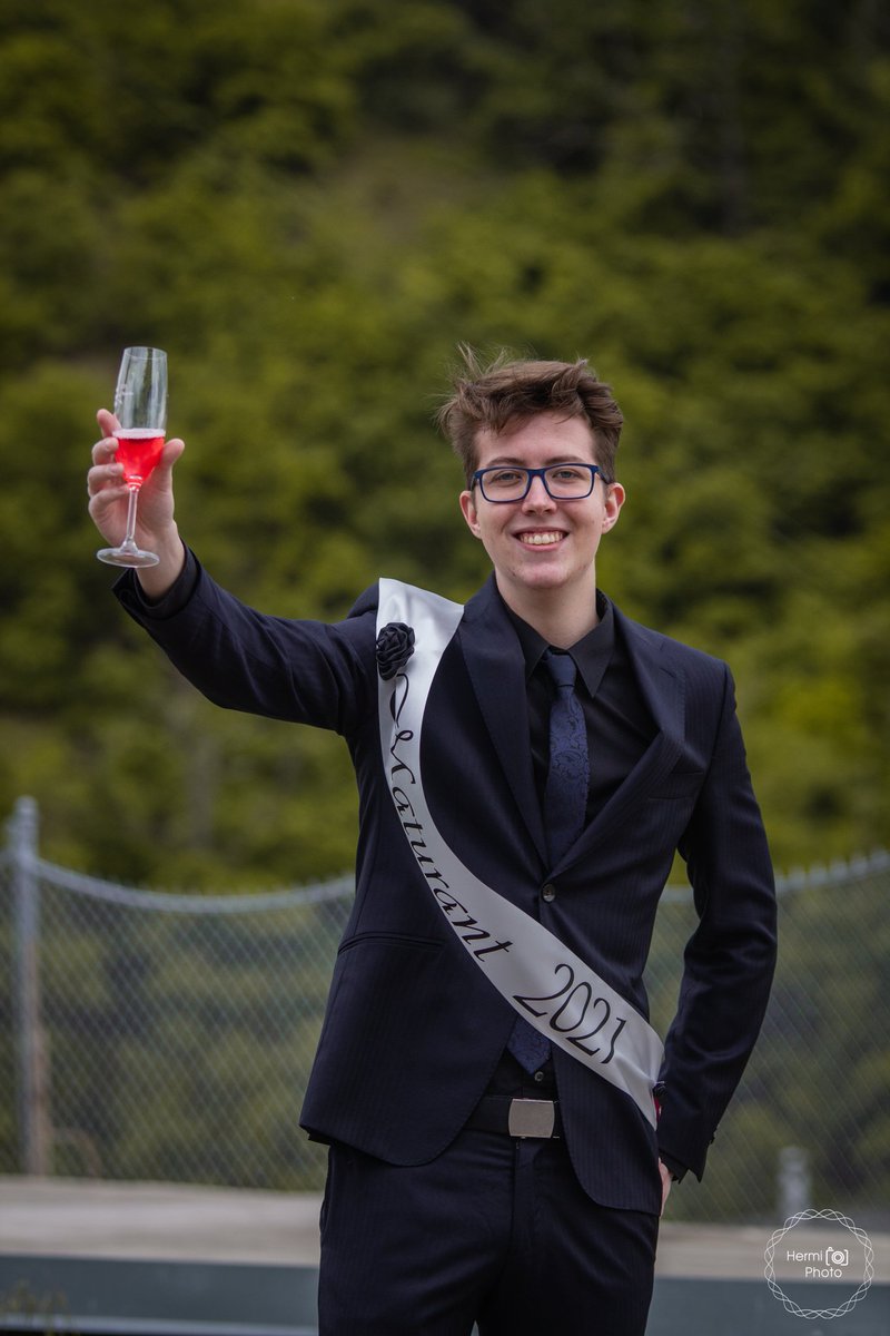 Urich |Commissions Open| tweet media