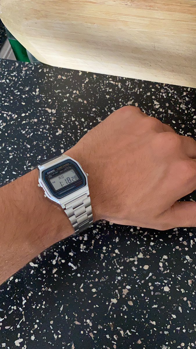 luuloo274's tweet photo. @MrZackMorris Ill get a rolex one day https://t.co/M9GWDBRqtM