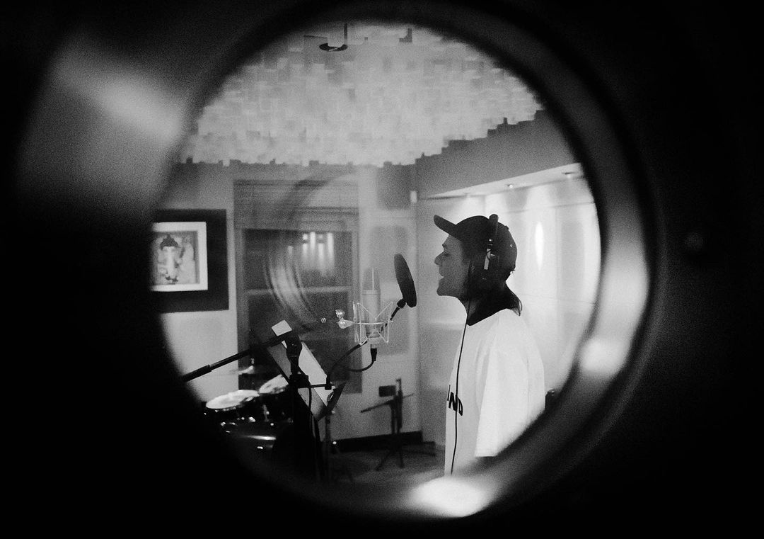 .@Louis_Tomlinson in the studio recording for #LT2

Did you watch his Livestream back in December 2020? 

Photo cred 📸: @LighteningUK