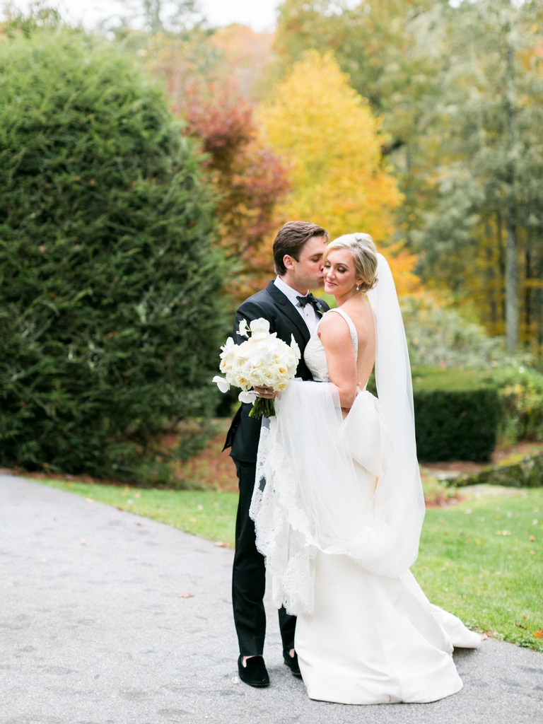 Remembering our beautiful couple and all wedding details. 

📸 @perryvaile 
Planning @ Collinskormanevents
@brittanyforsling
.
.
.

#bworleyproductions #eventprofs #events #eventdesign #eventdecor #eventproduction #weddings #weddingdesign #weddingdesigner #corporateevent #design