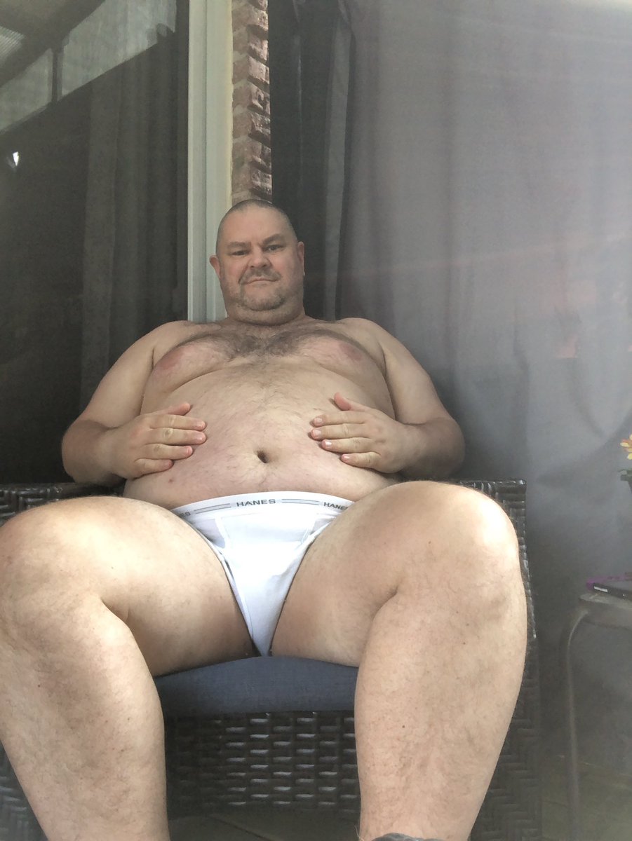 dad_briefs's tweet photo. Bubba in briefs *pounce* https://t.co/2oMmlmqt2N