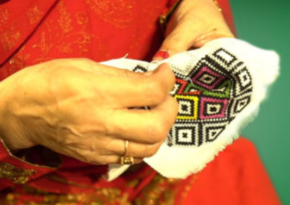 Shopping and social change: linking women artisans from Pakistan to international markets #Handicrafts #PakistaniArtisans ow.ly/DE2K50F4aUv
