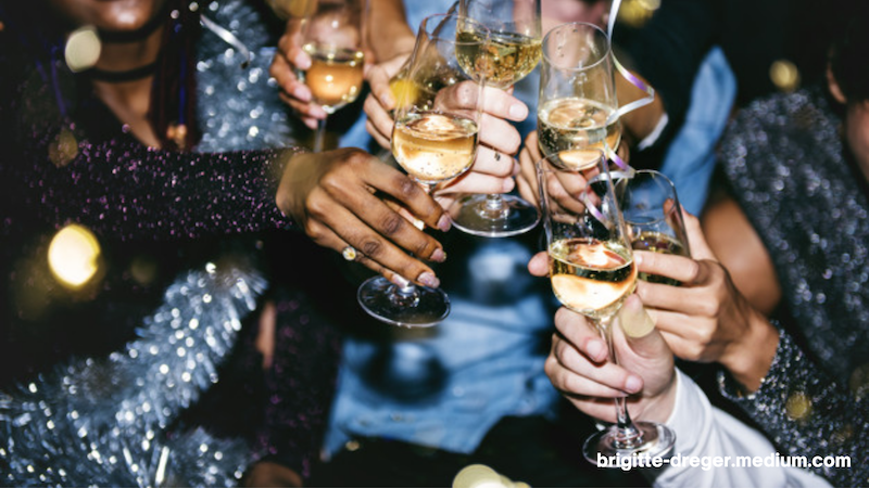 BrigitteMarieD's tweet photo. Alcohol seemed to be central to unwinding, to catching up with friends, to having fun. 

Why I decided to quit drinking at 29: https://t.co/23Qn2U5khE

#drinking #alcoholculture #socialdrinking https://t.co/a2IKECsSXG