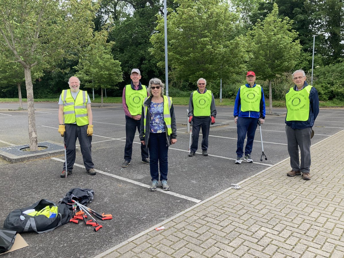 OldTownRotary's tweet photo. In search of litter - pictured here some of the @OldTownRotary team with South Swindon councillor Linda Kazmaty Congratulations to all involved. #Rotaryaction #Rotaryworks https://t.co/KdhZ7U967D