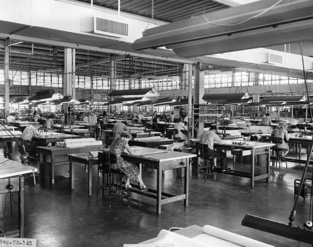 Just another day on the job (in 1952) - USGS Topographic Division Drafting Unit ow.ly/BAGK50F48s4 #MappingMonday