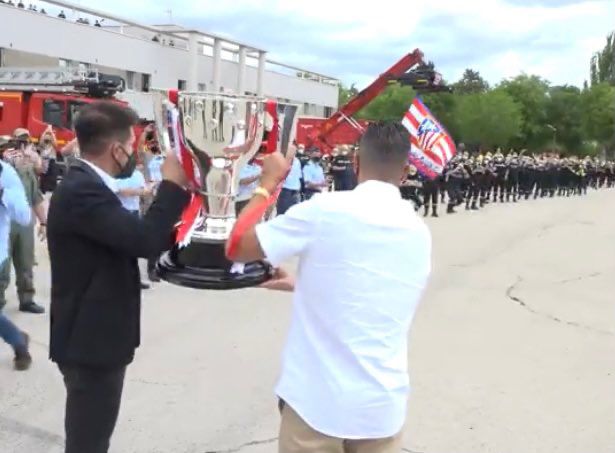 Frente Atlético on X: Desde el principio de una era, Madrid tiene solo una  bandera. #ALaCuadraPorLaCastellana  / X