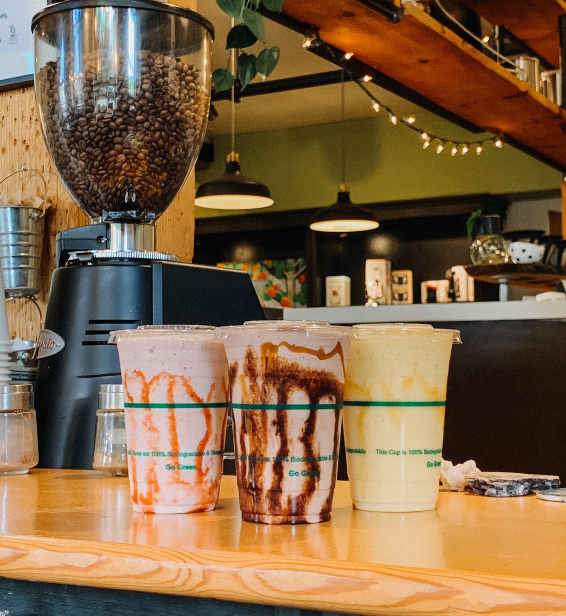 Warm days call for milkshakes!!
🍑🍌🫐🍓🍫🥭