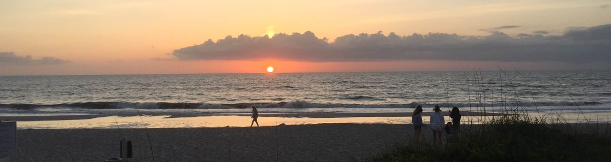 higdonmarathon's tweet image. Many runners claim the hours around sunrise as their own time. Getting out early can clear the cobwebs and provide focus for your day. There's something very powerful about rising every morning and hitting the road as the day begins. #RunWithHal