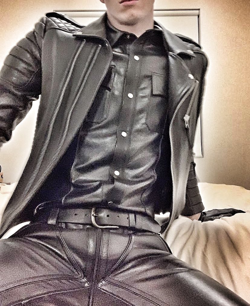 喜欢爸爸穿皮革还是正装艹你？