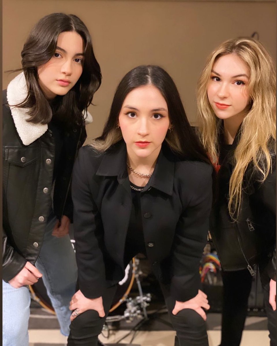 TheWarningNic's tweet photo. Tengan un Gran Inicio de semana #WarningAdictos 🙂🤘💕
#TheWarning #TheWarningBand #TheWarningArmy #TheWarningFans https://t.co/hZFcHb99Id