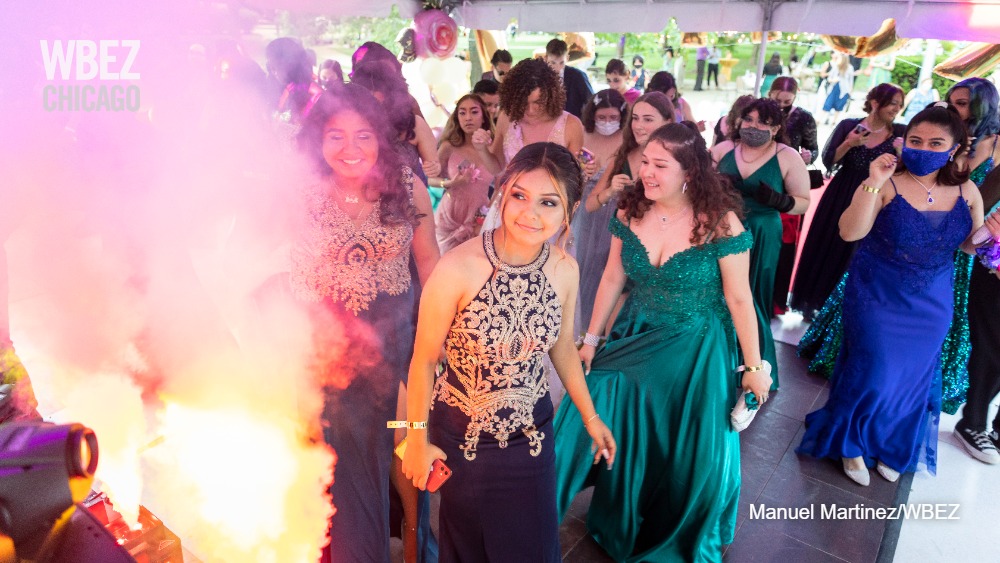 Senn High School seniors celebrated a night to remember on Saturday with a Secret Garden-themed outdoor prom. 

For some, it was their first time seeing classmates in person in over a year: “I walked in and I was already crying.” ow.ly/GR5S50F4v3G