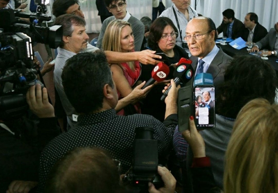 Envío un afectuoso saludo a todos y todas los periodistas en su día. Felicito y valoro su trabajo de informar con seriedad en esta crisis que vivimos. En la convicción de que todos juntos la superaremos, reitero mi reconocimento sincero a vuestra tarea. #DíaDelPeriodista