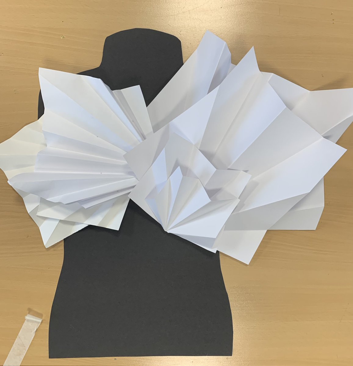 meechan_miss's tweet photo. Well done to 2.16 who were exploring body adornment ✨! Beautiful work 👏🏻 @Holyrood_Art @HolyroodSec https://t.co/9cbwl5JYmd