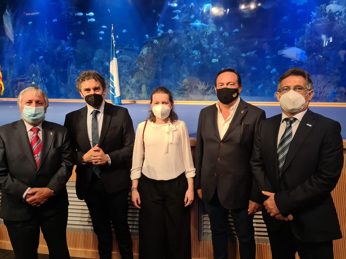 marinasdeespana's tweet photo. En el acto de entrega de banderas azules asiste el presidente de #MarinasdeEspaña, Gabriel Martínez, junto con @FraColomer, @GVAturisme  y Javier de Céspedes, vicepresidente de @AgrupaPuertosCV 
#Feapdt #turismonáutico #Spain https://t.co/b0tTFfVL7q