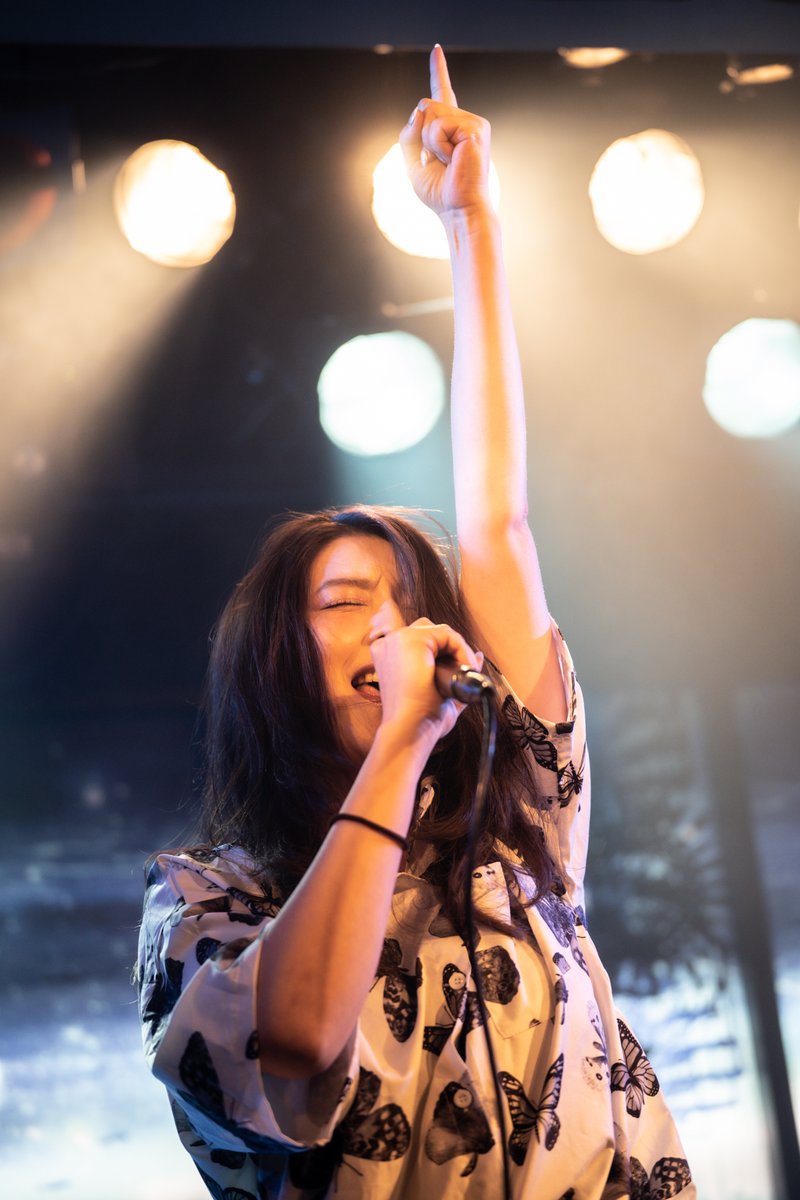 mare_mare_0128's tweet photo. 2021.06.07 @ navey floor(2/5)
witch numbers(acoustic)
最初はアコースティックっぽく着席スタイルで
アコースティックでも変わらずかっこいい
このまま着席スタイルでいくのかと思ったら
早々に椅子が片付けられましたw
#witchnumbers
#naveyfloor https://t.co/Wv1k114YsO