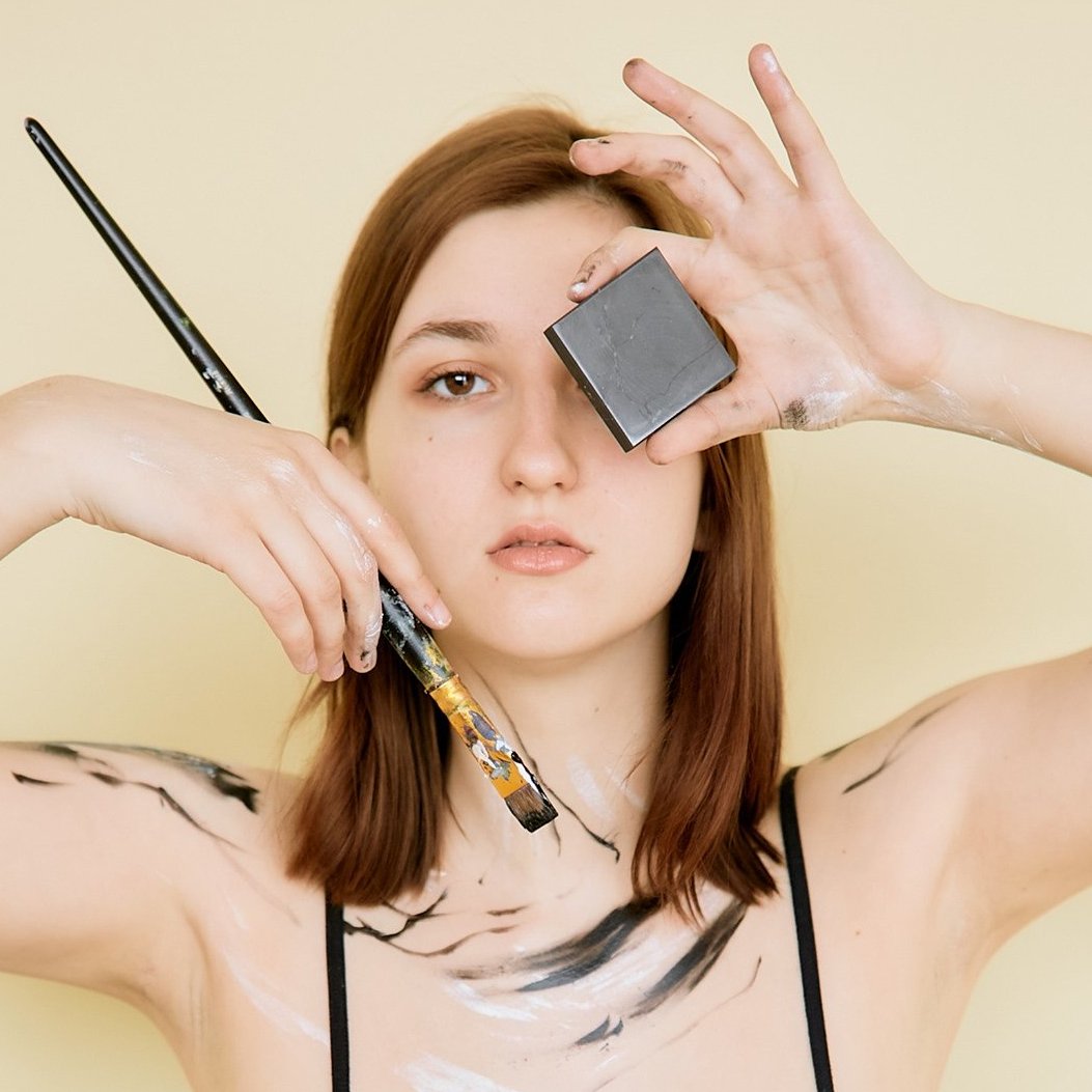 Karelianshungit's tweet photo. Shungite’s energy will aid you in bringing back your creative flows, developing new inventive ways to do your job, and focusing on the work at hand. ✨
Try numerous grounding techniques with shungite and become more creative, centered, and focused! https://t.co/bqvlbZ4oGw