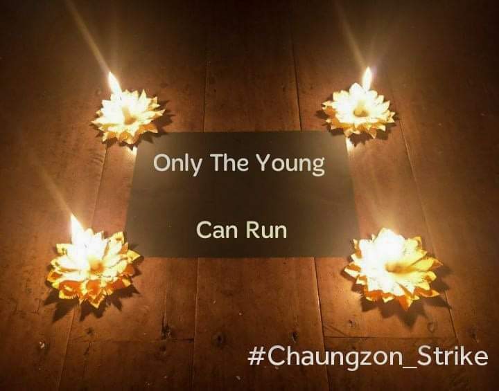 LeeDam_3's tweet photo. Anti-coup night protest with candlelight was staged by the people of Chaungzon Tsp, Mon State. 

#POSCO_StopSupportingSAC
#PTT_EndPaymentToSAC
#WhatHappeningInMyanmar
#June7Coup https://t.co/bVSybjPCEN