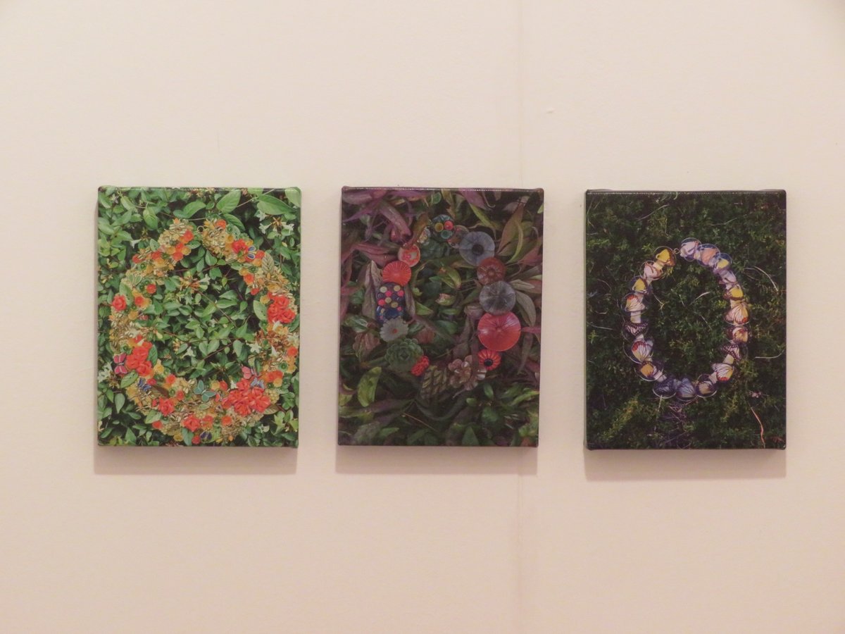 kobukitakafumi's tweet photo. ここから大阪。風アートプランニングの「キム・ドゥハ展」。写真。同画廊では3年ぶりの個展。この作家＝女性像という印象をお持ちの方が多いと思うが、今回のテーマはジュエリー。片山優子作のアートジュエリーを撮影したシリーズ約20点が見られる。https://t.co/dZ5ftWcSKC https://t.co/BB2KsUekVH