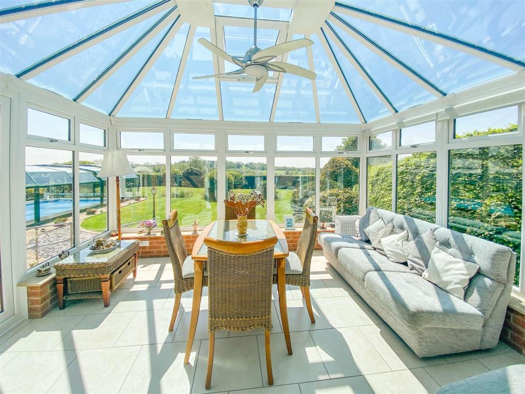 berkleyestates's tweet photo. 🔥 Absolutely Incredible Property 🔥 

🛏️ Four Bedroom Detached Bungalow
🏊 Covered Heated Pool
📍 Great Glen, Leicester

Get in contact on 0116 279 6161 or email kibworth@berkleyestates.co.uk to arrange your viewing.

For more information please visit https://t.co/woNPZNs6QN https://t.co/Ib9OiqCK7t