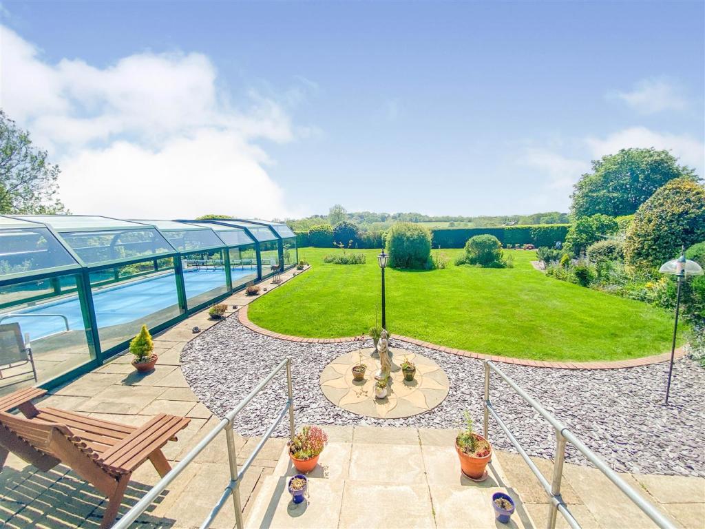 berkleyestates's tweet photo. 🔥 Absolutely Incredible Property 🔥 

🛏️ Four Bedroom Detached Bungalow
🏊 Covered Heated Pool
📍 Great Glen, Leicester

Get in contact on 0116 279 6161 or email kibworth@berkleyestates.co.uk to arrange your viewing.

For more information please visit https://t.co/woNPZNs6QN https://t.co/Ib9OiqCK7t
