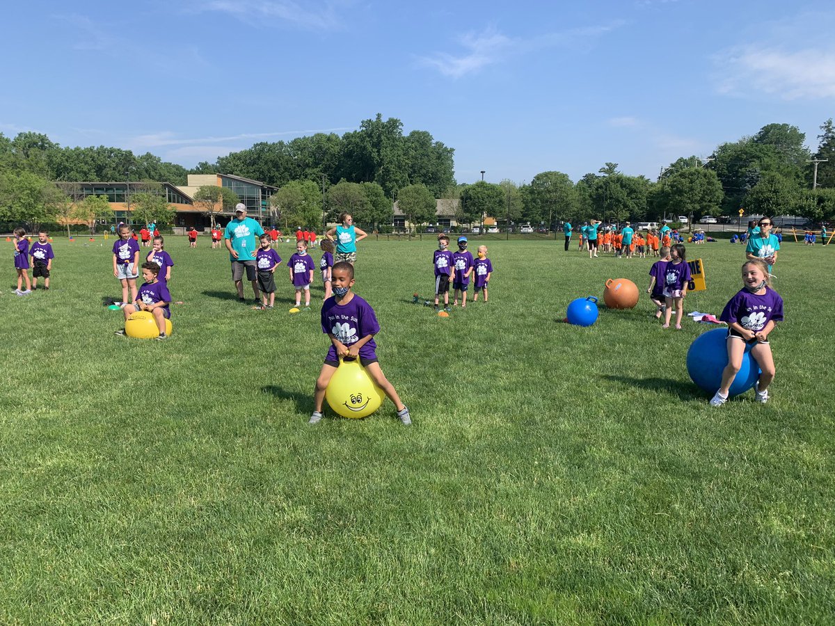 susan_trella's tweet photo. SLC’s Fun in the Sun Field Day!! It sure is a 😁 and 🌞 day! We are happy to be... at the SLC! Thank you Mr. King! #SLCSuperstars #HappyToBe https://t.co/ndTVuBsQZZ