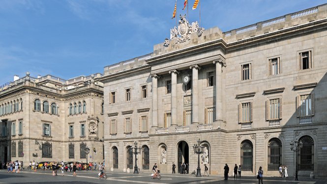 3eso_a's tweet photo. 1/2~ El dia 1-6-21, els representants de la nostra escola van anar a l'ajuntament a entregar el nostre manifest amb les altres escoles per a fer un canvi i lluitar contra el canvi climàtic 🏫🖋️ #reibindicació #ajuntament #JEC #canviclimàtic https://t.co/daEn2uni75