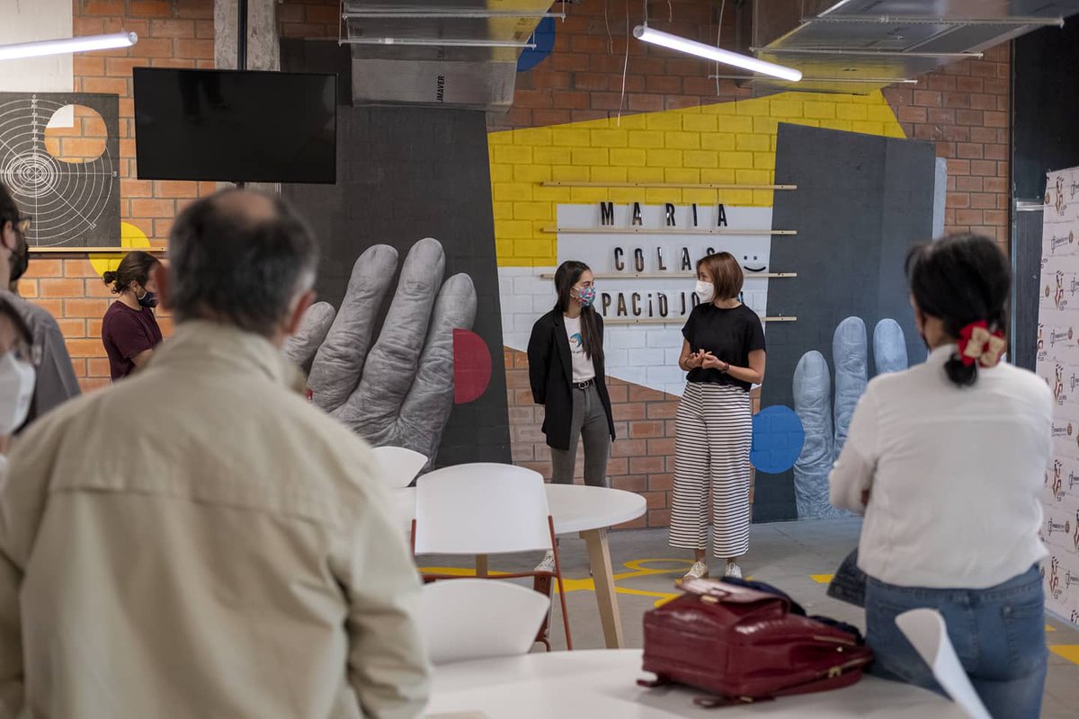 Maria_Colas's tweet photo. El viernes pasado celebramos la inauguración de mi primera exposición. Fue una experiencia increíble. Muchas gracias a todos por la asistencia y por acoger mi trabajo con tanto cariño. Y sobre todo, al @EJnorteVLL y @AyuntamientoVLL por permitirme mostrar mi trabajo. https://t.co/tvFqgicrud