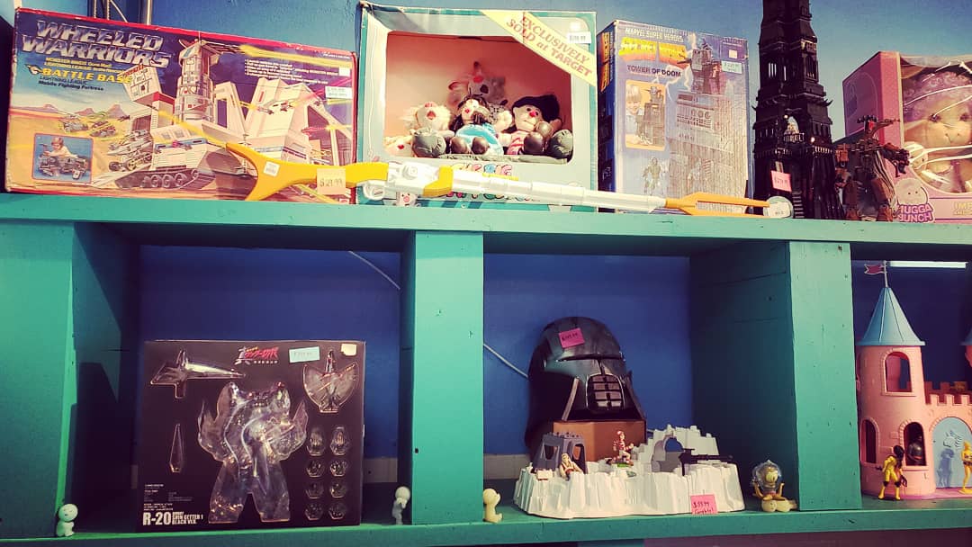 TotallyRadToys's tweet photo. A look behind the counter at what's been called "the top shelf stuff" we mix in all sorts of fun back here too!
It's Monday! We are open 11 to 6.
💥💥💥
#retrotoys #ToyHunting #BuySellTrade #BigComfyCouch #HuggaBunch #lego #GhostBusters #NashvilleTN https://t.co/YYeOVEjY6Z
