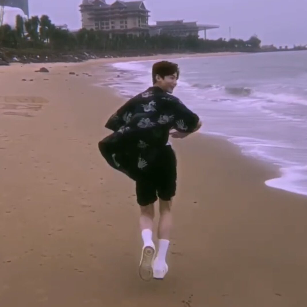 93BAIBAI's tweet photo. 📂 vlog
#baijingting #白敬亭 #백경정 #ไป๋จิ้งถิง https://t.co/ZEspzPxDoM