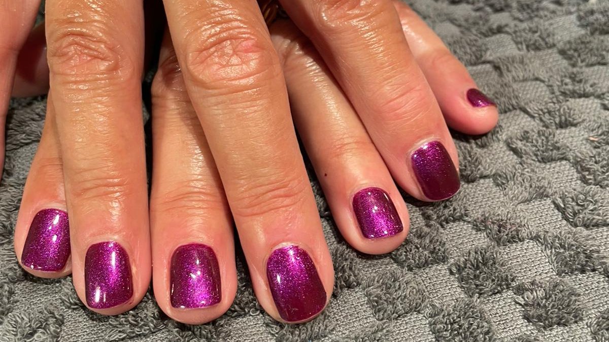 Look at these gorgeous shimmery purple nails by Kate! Colour is 'Opening Night' by @jessicanailsuk 💅
Please free to visit our website for price list! #nails #manicure #macclesfield